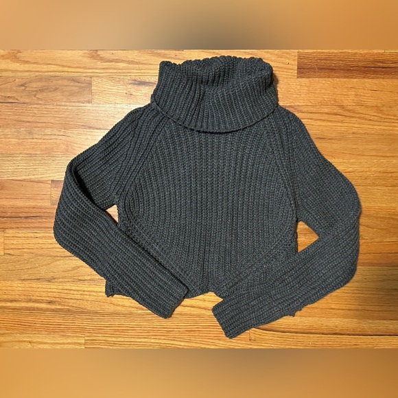 NWT Cozy Charcoal Gray Women's Sweater Open Back - Picture 1 of 3